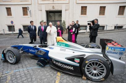 Papa Francisco - Fórmulo E - Carro elétrico