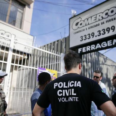  PORTO ALEGRE, RS, BRASIL, 12-04-2018: Homicídio em ferragem situada na Rua Barão do Amazonas, em Porto Alegre (FOTO FÉLIX ZUCCO/AGÊNCIA RBS, Editoria de Notícias).