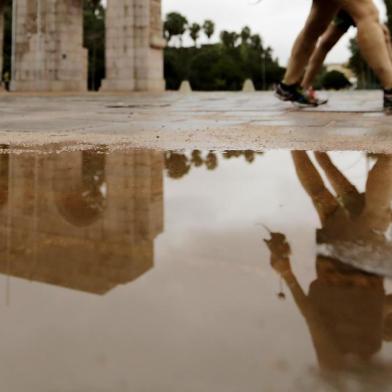  PORTO ALEGRE, RS, BRASIL, 13-04-2018. Fotos de clima em Porto Alegre. (FOTO: ANDERSON FETTER/AGÊNCIA RBS)