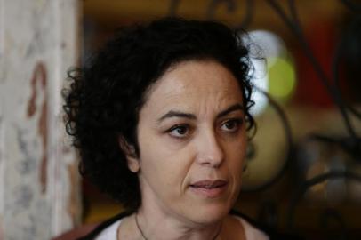  PORTO ALEGRE, RS, BRASIL, 03-07-2017: Entrevista com Marcia Tiburi, professora e filósofa, lança o livro Ridículo Político, no qual análisa a política atual, composta por políticos polêmicos e que não são levados a sério pelas coisas que dizem (FOTO FÉLIX ZUCCO/AGÊNCIA RBS, Editoria de Política).