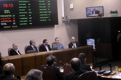  CAXIAS DO SUL, RS, BRASIL, 16/04/2018.  Sessão de julgamento do processo de impeachment do prefeito de Caxias do Sul, Daniel Guerra (PRB), na Câmara de Vereadores. NA FOTO:advogado Heron Fagundes. (Marcelo Casagrande/Agência RBS)