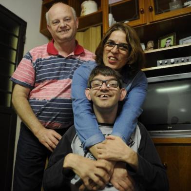  CAXIAS DO SUL, RS, BRASIL, 16/04/2018. Famílias reclamam que seus filhos, portadores de deficiência física e mental, não conseguem vaga para seguir com os estudos (Marcelo Casagrande/Agência RBS)