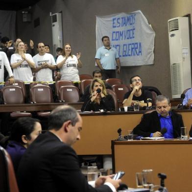  CAXIAS DO SUL, RS, BRASIL, 16/04/2018.  Sessão de julgamento do processo de impeachment do prefeito de Caxias do Sul, Daniel Guerra (PRB), na Câmara de Vereadores. (Marcelo Casagrande/Agência RBS)