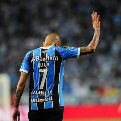  PORTO ALEGRE, RS, BRASIL, 22/11/2017 - Grêmio enfrenta argentino Lanús, na priemeira partida da final da Libertadores 2017, na Arena. No lance, Luan. (FOTOGRAFO: FELIX ZUCCO / AGENCIA RBS)