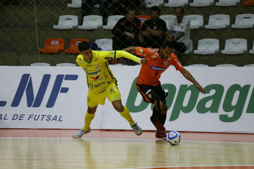 Fifa aprova mudanças nas regras do futsal, que terá laterais