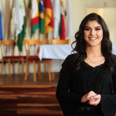  CAXIAS DO SUL, RS, BRASIL, 11/04/2018. Perfil de Cassandra Leal Rodrigues, embaixatriz e candidata a rainha da Festa da Uva 2019, na Vigésima Quinta Região Tradicionalista (25RT). (Diogo Sallaberry/Agência RBS)