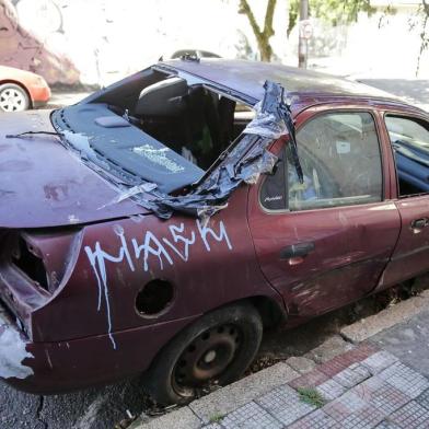  PORTO ALEGRE, RS, BRASIL, 18-04-2018: Veículos abandonados em ruas dos bairros Centro Histórico e Menino Deus, em Porto Alegre (FOTO FÉLIX ZUCCO/AGÊNCIA RBS, Editoria Porto Alegre).