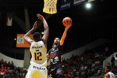  MOGI DAS CRUZES, RS, BRASIL 18/04/2018Mogi Basquete x Caxias Basquete. Segundo jogo das Quartas de Final do NBB 10 disputado no Complexo Esportivo Professor Hugo Ramos. (Felipe Nyland/Agência RBS)