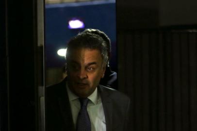  Brasília - Senador Aécio Neves (PSDB-MG) fala à imprensa após o STF aceitar denúncia da PGR contra ele, pelos crimes de corrupção passiva e obstrução de Justiça