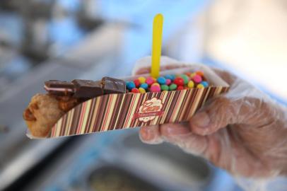  GUAIBA, RS, BRASIL, 27-04-2016. Após ser demitido, morador de Guaíba abre barraquinha de churros gourmet. (DIEGO VARA/AGENCIA RBS)