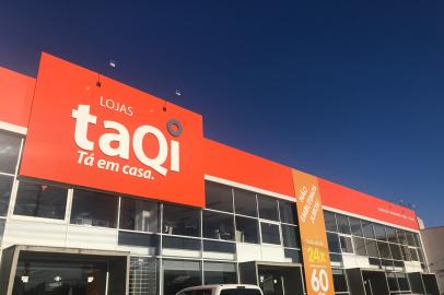 Fachada da nova loja taQi na Zona Sul