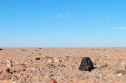 Em 7 de outubro de 2008, um asteroide invadiu a atmosfera da Terra e explodiu a uma altura de 37 quilômetros, sobre o deserto de Núbia, no norte do Sudão. Ele trazia diamantes.