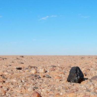 Em 7 de outubro de 2008, um asteroide invadiu a atmosfera da Terra e explodiu a uma altura de 37 quilômetros, sobre o deserto de Núbia, no norte do Sudão. Ele trazia diamantes.