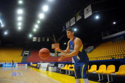  MOGI DAS CRUZES, SP, BRASIL 19/04/2018Time do Caxias Basquete treina no Complexo Esportivo Professor Hugo Ramos, palco do terceiro jogo das quartas de final do NBB 10. na foto: O Ala Cauê Borges. (Felipe Nyland/Agência RBS)