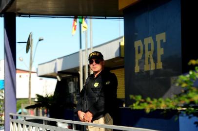  CAXIAS DO SUL, RS, BRASIL, 20/04/2018. Para o Dia do Policial, conversamos com o Policial Rodoviário Federal (PRF) Turella. (Diogo Sallaberry/Agência RBS)