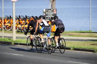 Manhã de calor na orla do Guaíba, em Porto Alegre