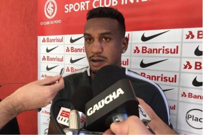 Edenilson, volante do Inter