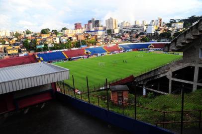  CAXIAS DO SUL, RS, BRASIL, 19/02/2018. Caxias x Juventude, clássico Ca-Ju, válido pela oitava rodada do Campeonato Gaúcho (Gauchão 2018), e realizado no estádio Centenário. (Porthus Junior/Agência RBS)