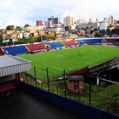  CAXIAS DO SUL, RS, BRASIL, 19/02/2018. Caxias x Juventude, clássico Ca-Ju, válido pela oitava rodada do Campeonato Gaúcho (Gauchão 2018), e realizado no estádio Centenário. (Porthus Junior/Agência RBS)