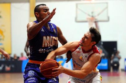  CAXIAS DO SUL, RS, BRASIL 23/04/2018Caxias Basquete x Mogi no ginásio do Vascão em Caxias do Sul.Jogo 4 das quartas de Final do NBB 10. (Felipe Nyland/Agência RBS)