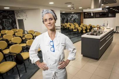 Helena Rizzo na cozinha de aula da PURS