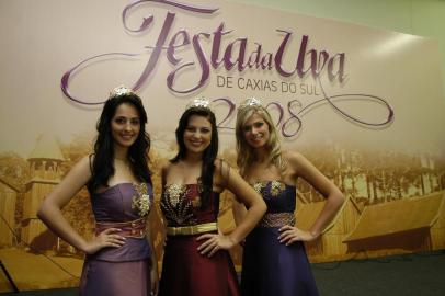 *** Rainha da Festa da Uva-RRigon ***Rainha da Festa da Uva.  Soberanas da Festa da Uva participam do lançamento da Olimpíada ColoniaL. Na foto, Paula Taddeucci (morena, princesa); Andressa Lovato (rainha) e Vanessa Susin (loira).