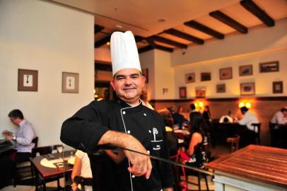  PORTO ALEGRE, RS, BRASIL, 09-03-2015. Chef Mauro Sousa. Jantar do Dia da Mulher harmonizado por enólogas mulheres de diferentes vinícolas (Foto Andréa Graiz/Agência RBS, Rede Social).