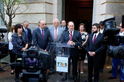 PORTO ALEGRE, RS, BRASIL 25.04.2018: O governador José Ivo Sartori anunciou, nesta quarta-feira (25), durante entrevista coletiva a imprensa no Palácio Piratini, medidas para viabilizar a realização de plebiscito sobre empresas estatais