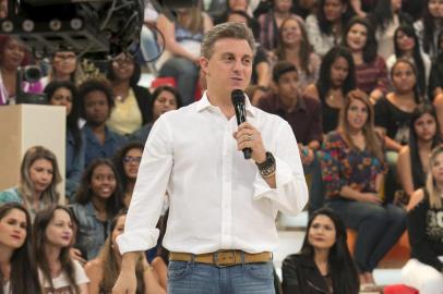 Luciano Huck no palco do seu programa, o Caldeirão do Huck