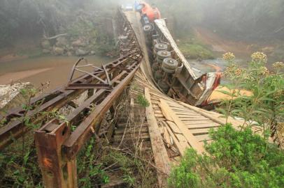 ponte cai em são sepé