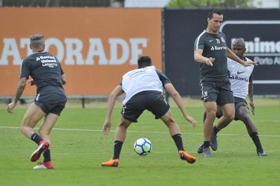  PORTO ALEGRE, RS, BRASIL, 26-04-2018. Inter treina no CT Parque Gigante. (TADEU VILANI/AGÊNCIA RBS)