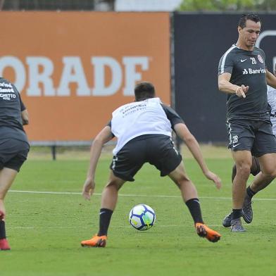  PORTO ALEGRE, RS, BRASIL, 26-04-2018. Inter treina no CT Parque Gigante. (TADEU VILANI/AGÊNCIA RBS)