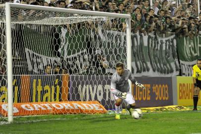  CHAPECÓ, SC, BRASIL 10/09/2014 .ESPORTE: Chapecoense X Inter, Campeonato Brasieliro 2014, na foto o jogador do Inter Rafael Moura no gol.Indexador:                                 