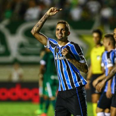 Gremio x GoiasRS - FUTEBOL/COPA DO BRASIL 2018/GREMIO X GOIAS - ESPORTES - Lance da partida entre Gremio e Goias disputada na noite desta quarta-feira, no Estadio Serra Dourada, em Goiania, valida pelas oitavas de final da Copa do Brasil 2018. FOTO: LUCAS UEBEL/GREMIO FBPAEditoria: SPOIndexador: Lucas UebelSecao: futebolFonte: Gremio.netFotógrafo: Gremio x Goias