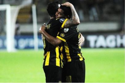 Peñarol vence Libertad pela Libertadores