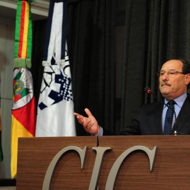  CAXIAS DO SUL, RS, BRASIL (12/03/2018). Governador José Ivo Sartori palestra na CIC de Caxias do Sul. No evento concorrido, particparam polítcos expressivos como o prefeito Daniel Guerra, deputado federal Mauro Pereira, o vice-prefeiro Ricardo Fabris e o ex-prefeito Alceu Barbosa velho. A CIC é presidida por Ivanir Gasparin.