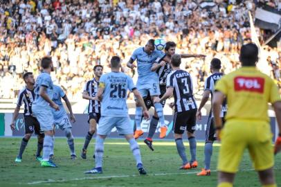 RIO DE JANEIRO, RJ - 28.04.2018: BOTAFOGO X GREMIO - Michel (5) faz gol empatando a partida pelo placar de 1 a 1, durante Botafogo x Gremio realizada no Estádio Nilton Santos ,pela 3ª rodada do Campeonato Brasileiro, no Rio de Janeiro, RJ. (Foto: Nayra Halm/Fotoarena/Lancepress!)