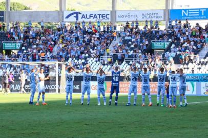 RS - FUTEBOL/CAMPEONATO BRASILEIRO 2018/GRÊMIO X BOTAFOGO - ESPORTES - Lance da partida entre Grêmio e Botafogo disputada na tarde deste sabado, no Estadio Nilton Santos, no Rio de Janeiro, valida pelo Campeonato Brasileiro 2018. FOTO: LUCAS UEBEL/GREMIO FBPA.