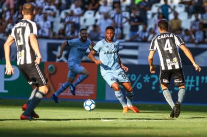 RS - FUTEBOL/CAMPEONATO BRASILEIRO 2018/GRÊMIO X BOTAFOGO - ESPORTES - Lance da partida entre Grêmio e Botafogo disputada na tarde deste sabado, no Estadio Nilton Santos, no Rio de Janeiro, valida pelo Campeonato Brasileiro 2018. FOTO: LUCAS UEBEL/GREMIO FBPA.No lance, André