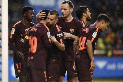 Barcelonas Argentinian forward Lionel Messi (2ndL) celebrates with teammates after scoring a goal during the Spanish league football match between Deportivo Coruna and FC Barcelona at the Riazor stadium in Coruna on April 29, 2018. / AFP PHOTO / MIGUEL RIOPA