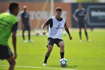 PORTO ALEGRE, RS, BRASIL, 25-04-2018. Inter treina no CT Parque Gigante com a apresenção do novo lateral Zeca.  Na foto: Zeca (FÉLIX ZUCCO/AGÊNCIA RBS)