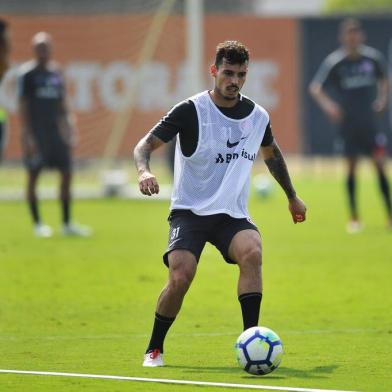 PORTO ALEGRE, RS, BRASIL, 25-04-2018. Inter treina no CT Parque Gigante com a apresenção do novo lateral Zeca.  Na foto: Zeca (FÉLIX ZUCCO/AGÊNCIA RBS)