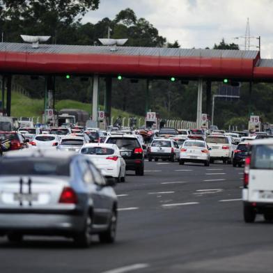  GRAVATAÍ, RS, BRASIL, 24-02-2017. Veranistas pegam a Freeway para passar o feriadão de carnaval nas praias do Litoral Norte (ANDRÉ ÁVILA/AGÊNCIA RBS)