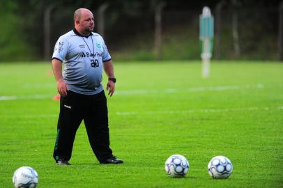  FARROUPILHA, RS, BRASIL, 25/04/2018. Treino do Juventude no campo da Fras-Le, em Farroupilha. O Ju está disputando a Série B do Campeonato Brasileiro. Na foto, técnico Julinho Camargo. (Porthus Junior/Agência RBS)