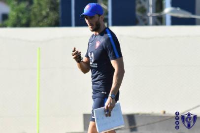 Luís Zubledía, técnico do Cerro Porteño