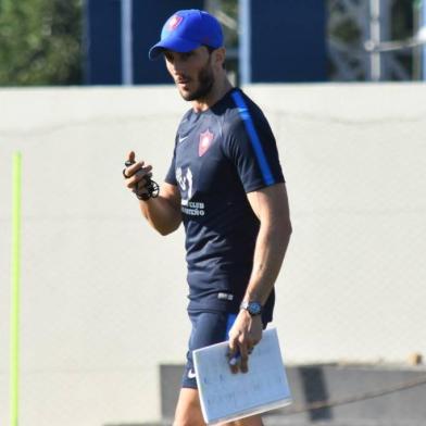 Luís Zubledía, técnico do Cerro Porteño