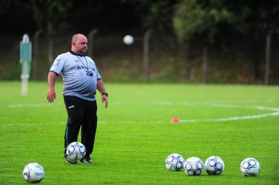  FARROUPILHA, RS, BRASIL, 25/04/2018. Treino do Juventude no campo da Fras-Le, em Farroupilha. O Ju está disputando a Série B do Campeonato Brasileiro. Na foto, técnico Julinho Camargo. (Porthus Junior/Agência RBS)