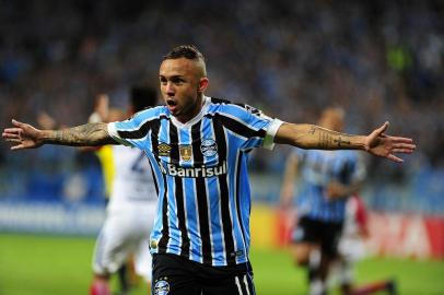  PORTO ALEGRE, RS, BRASIL, 01.05.2018. Grêmio enfrenta o Cerro Porteño, na Arena, em partida válida pela fase de grupos da Copa Libertadores 2018. Na foto, atacante Éverton, autor do primeiro gol do jogo.Foto: André Ávila/Agência RBS