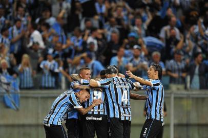  PORTO ALEGRE, RS, BRASIL, 01.05.2018. Grêmio enfrenta o Cerro Porteño, na Arena, em partida válida pela fase de grupos da Copa Libertadores 2018. Na foto, atacante Éverton comemora o primeiro gol do jogo. Foto: Mateus Bruxel/Agência RBS