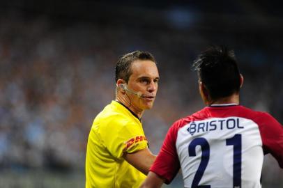  PORTO ALEGRE, RS, BRASIL, 01.05.2018. Grêmio enfrenta o Cerro Porteño, na Arena, em partida válida pela fase de grupos da Copa Libertadores 2018. Na foto, o árbitro Patricio Loustau.Foto: André Ávila/Agência RBS